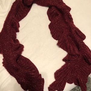 Burgundy crocheted scarf with gold details